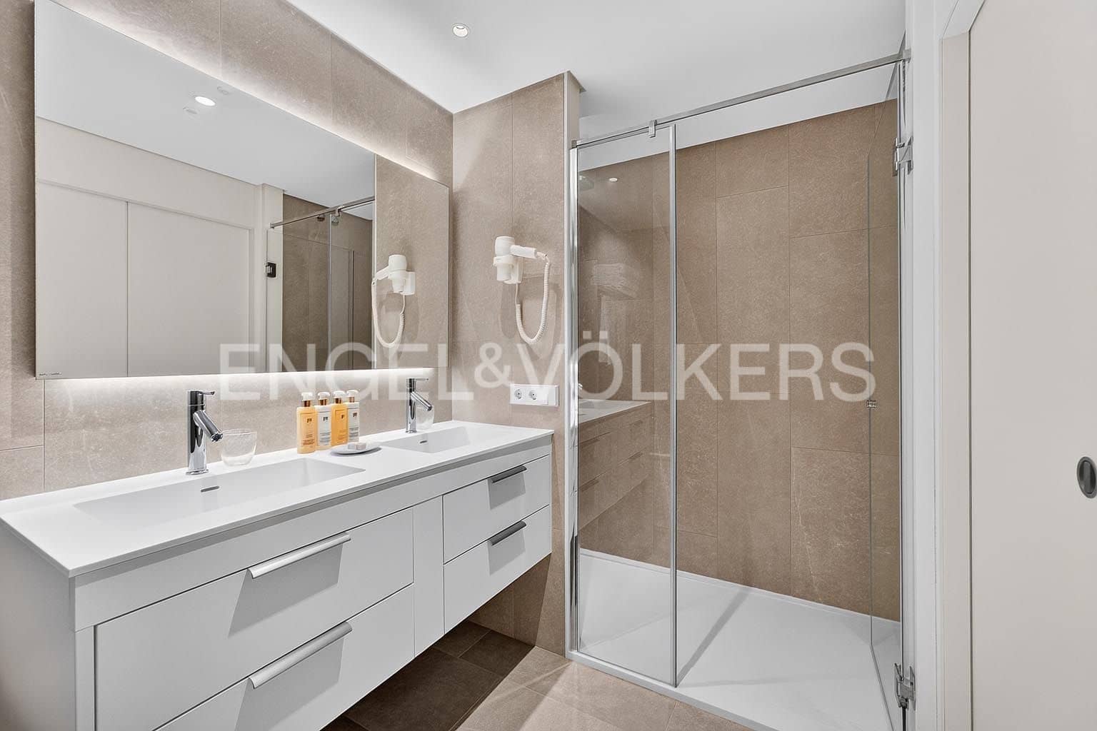 3 bedroom Apartment for sale in Guia de Isora with pool garage - € 1,949,000 (Ref: 9263350)