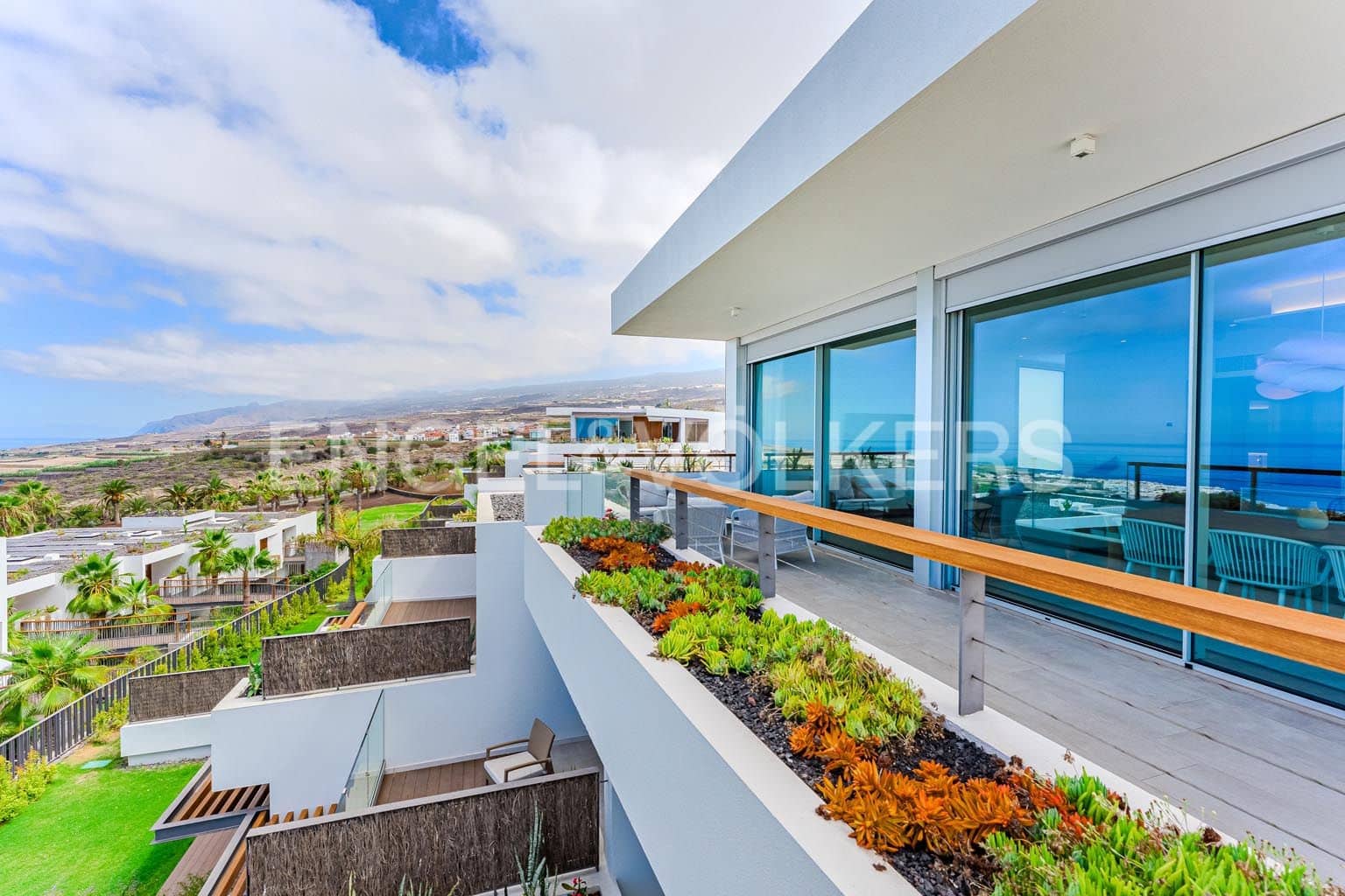 3 bedroom Apartment for sale in Guia de Isora with pool garage - € 1,949,000 (Ref: 9263350)