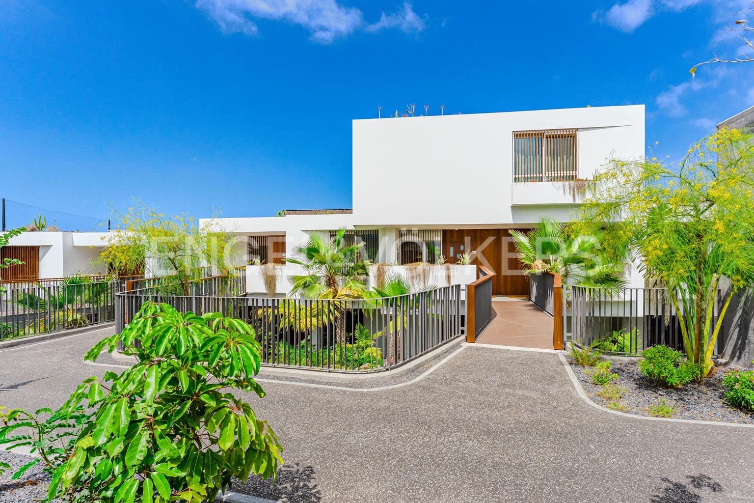 3 bedroom Apartment for sale in Guia de Isora with pool garage - € 1,949,000 (Ref: 9263350)