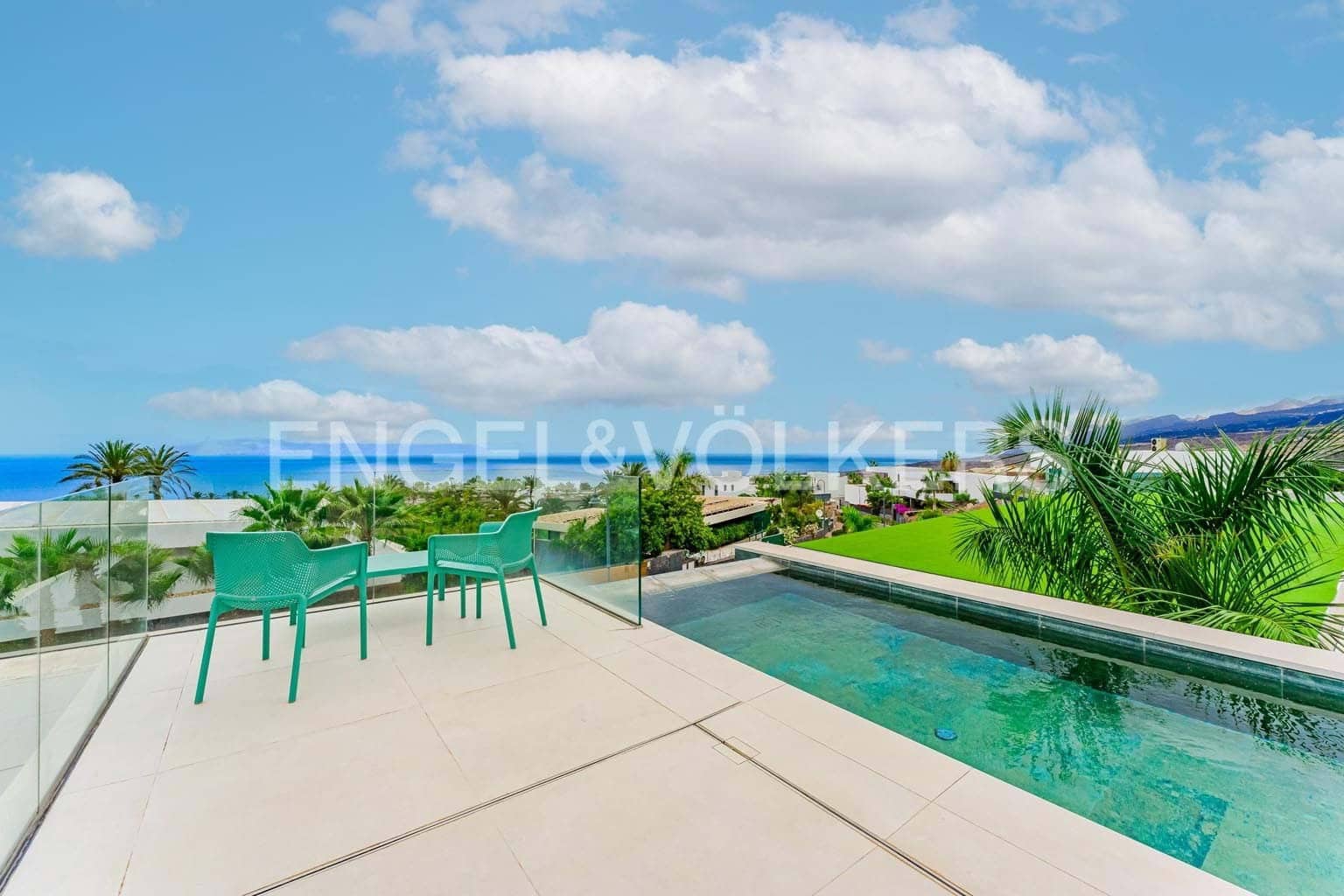 4 makuuhuone Huvila myytävänä paikassa Guia de Isora mukana uima-altaan 
autotalli - 4 900 000 € (Ref: 9274682)