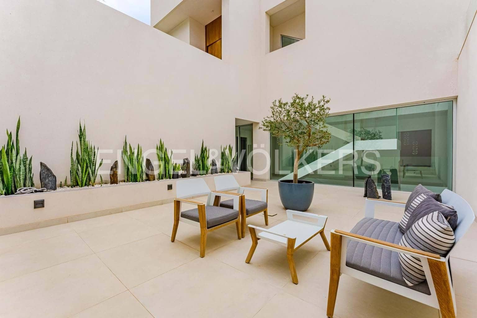 4 makuuhuone Huvila myytävänä paikassa Guia de Isora mukana uima-altaan 
autotalli - 4 900 000 € (Ref: 9274682)