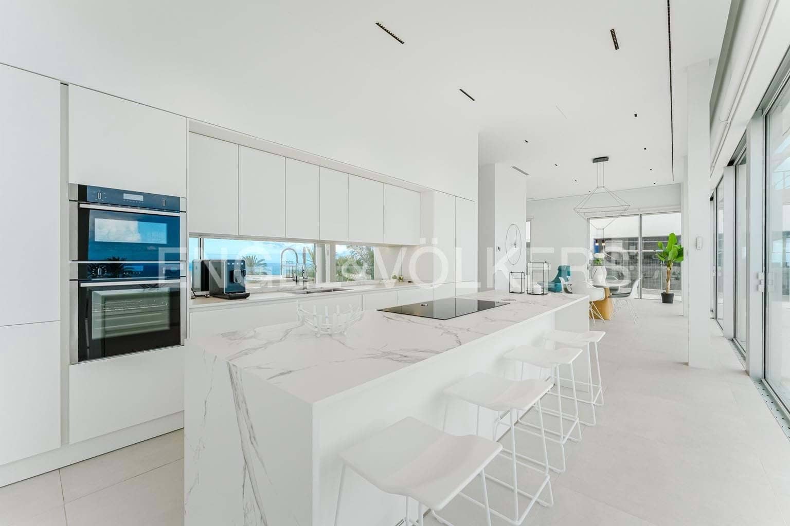 4 makuuhuone Huvila myytävänä paikassa Guia de Isora mukana uima-altaan 
autotalli - 4 900 000 € (Ref: 9274682)