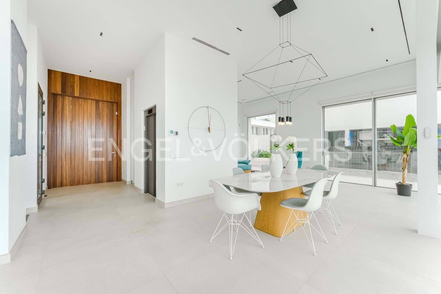 4 makuuhuone Huvila myytävänä paikassa Guia de Isora mukana uima-altaan 
autotalli - 4 900 000 € (Ref: 9274682)