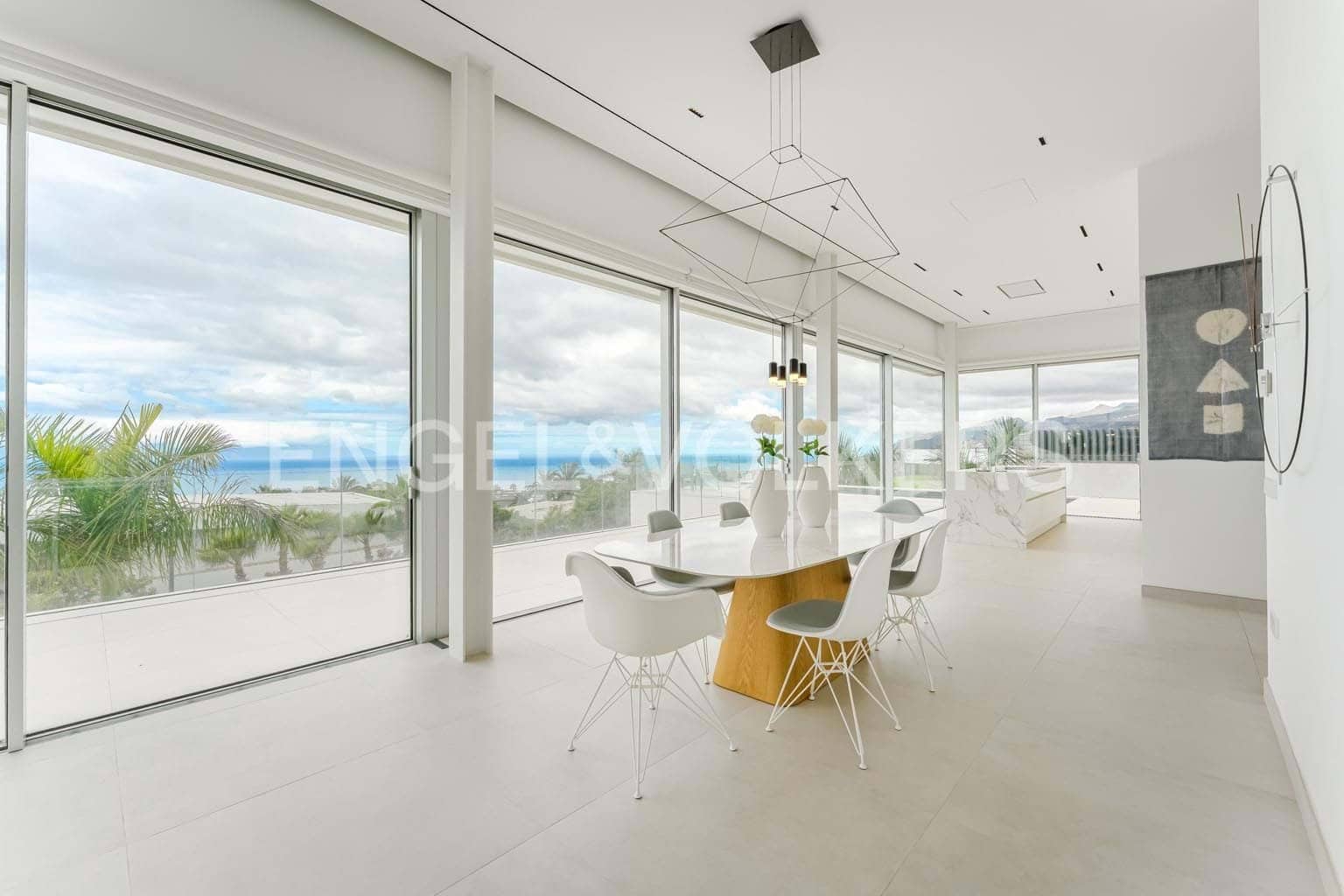 4 makuuhuone Huvila myytävänä paikassa Guia de Isora mukana uima-altaan 
autotalli - 4 900 000 € (Ref: 9274682)