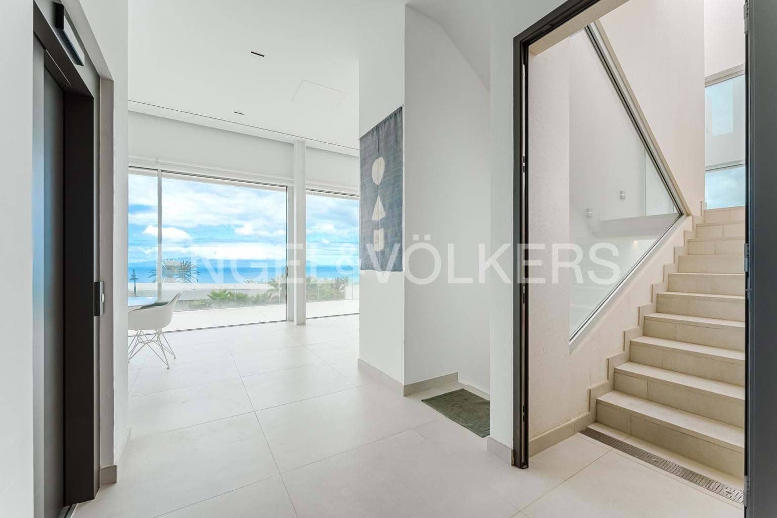 4 makuuhuone Huvila myytävänä paikassa Guia de Isora mukana uima-altaan 
autotalli - 4 900 000 € (Ref: 9274682)