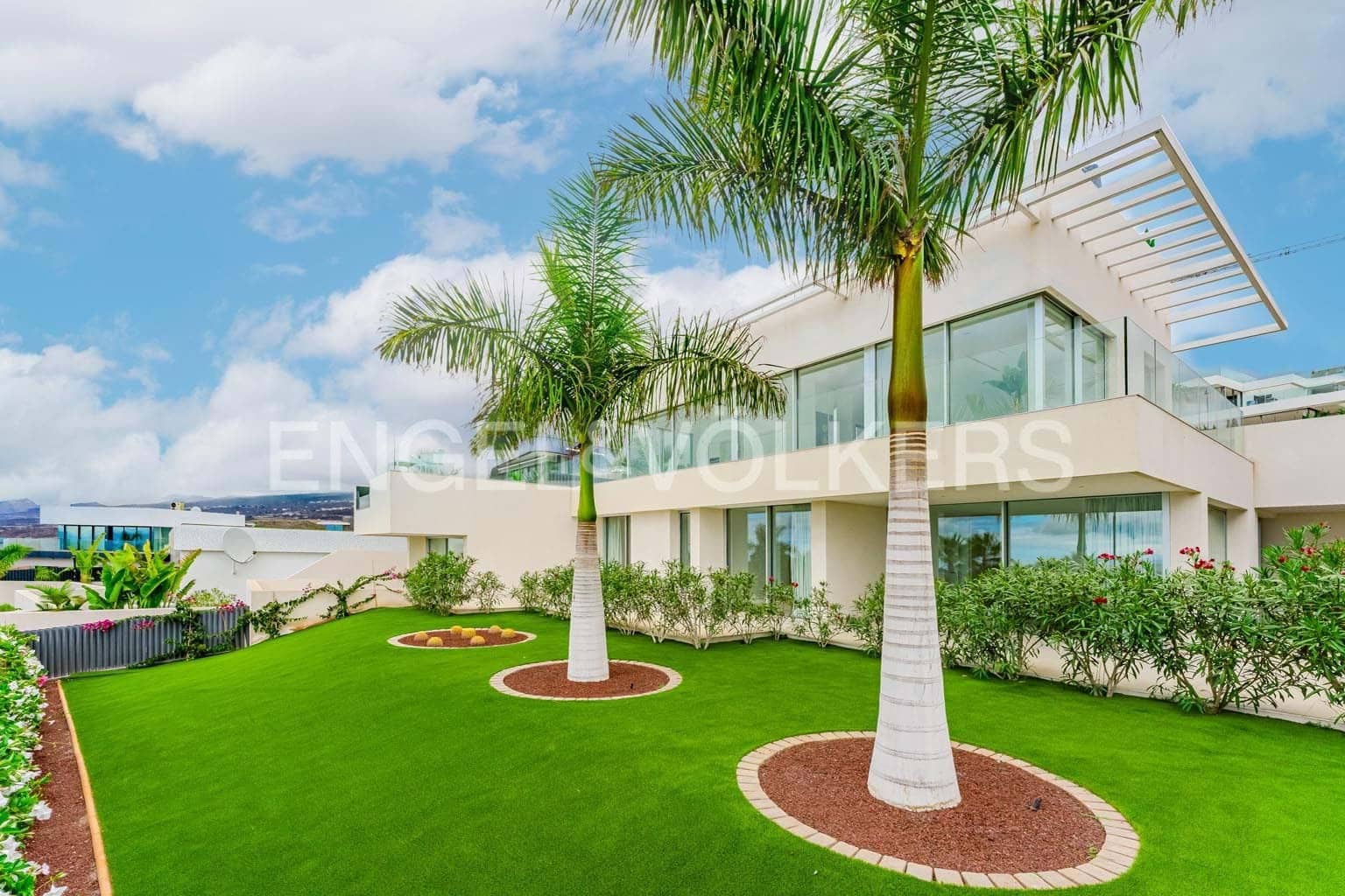 4 makuuhuone Huvila myytävänä paikassa Guia de Isora mukana uima-altaan 
autotalli - 4 900 000 € (Ref: 9274682)