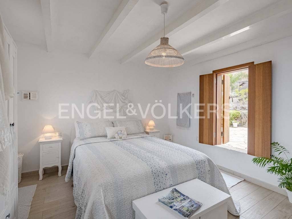 7 sypialnia Willa na sprzedaż w Guia de Isora z basenem - 975 000 € (Ref: 9282613)