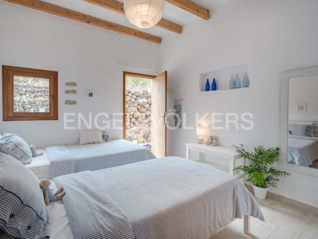 7 sypialnia Willa na sprzedaż w Guia de Isora z basenem - 975 000 € (Ref: 9282613)