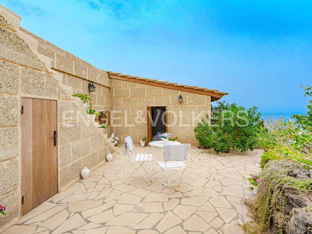 7 sypialnia Willa na sprzedaż w Guia de Isora z basenem - 975 000 € (Ref: 9282613)