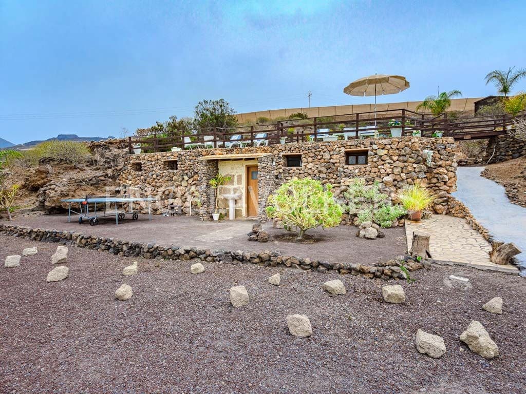 7 sypialnia Willa na sprzedaż w Guia de Isora z basenem - 975 000 € (Ref: 9282613)