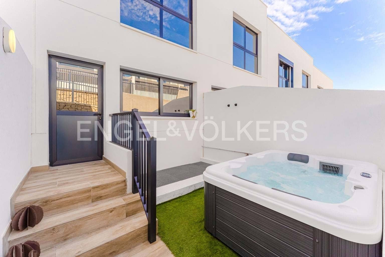 3 soverom Villa til salgs i El Medano med svømmebasseng - € 550 000 (Ref: 9288418)