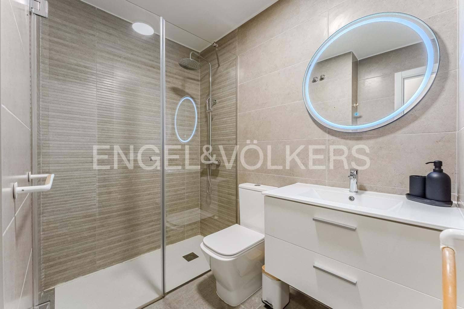 3 soverom Villa til salgs i El Medano med svømmebasseng - € 550 000 (Ref: 9288418)