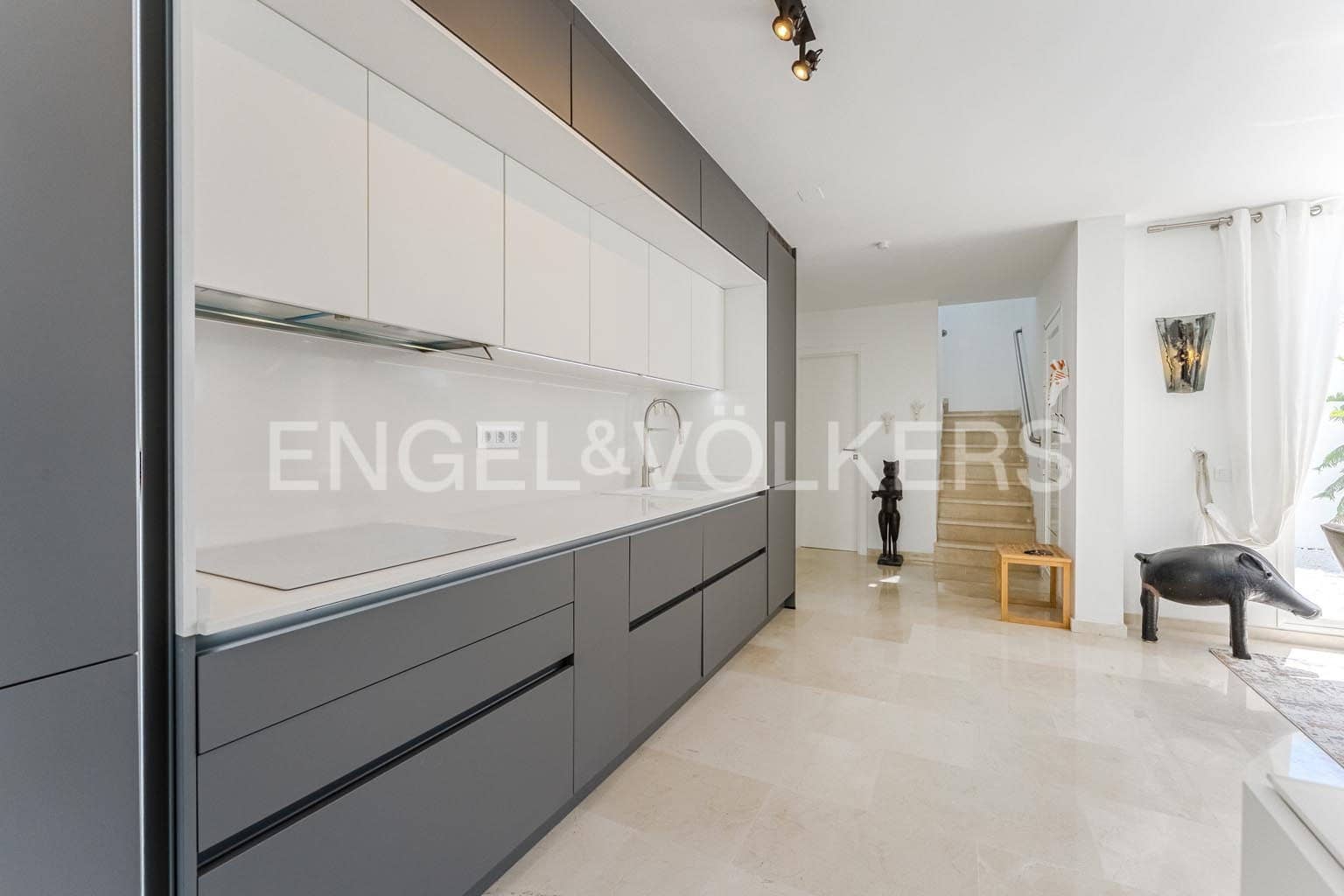 4 soveværelse Villa til salg i La Caleta - € 1.880.000 (Ref: 9301541)