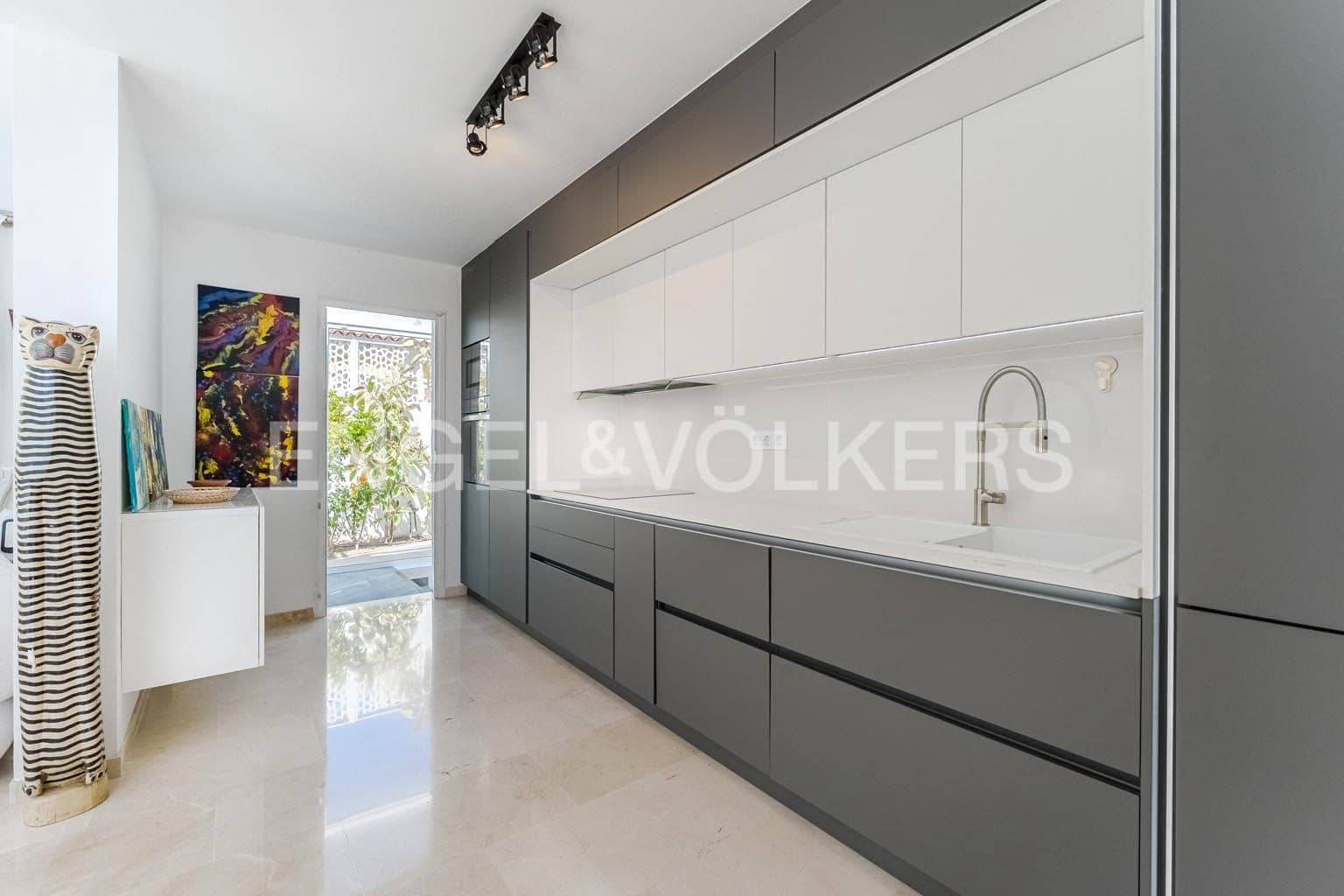 4 soveværelse Villa til salg i La Caleta - € 1.880.000 (Ref: 9301541)