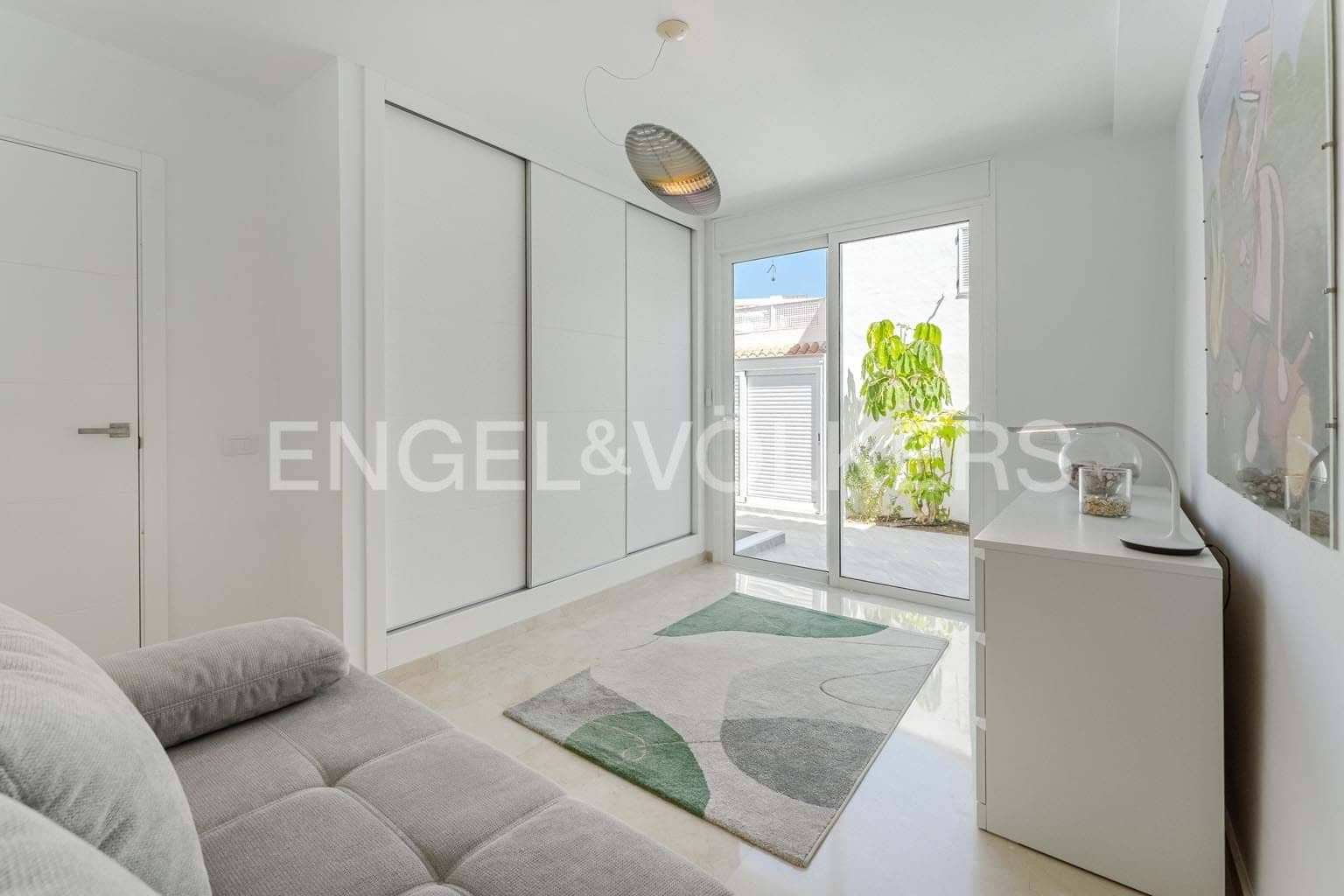 4 soveværelse Villa til salg i La Caleta - € 1.880.000 (Ref: 9301541)