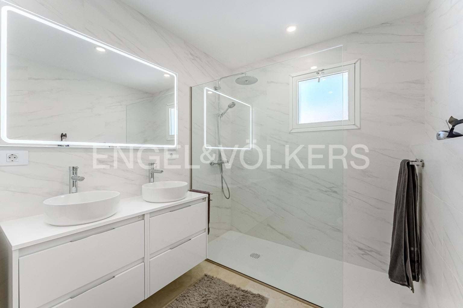 4 soveværelse Villa til salg i La Caleta - € 1.880.000 (Ref: 9301541)