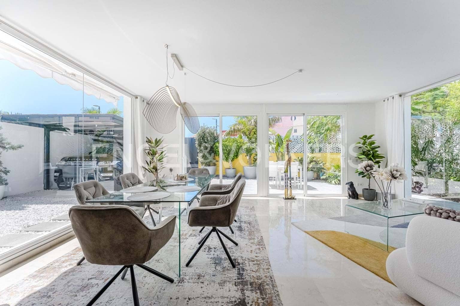 4 soveværelse Villa til salg i La Caleta - € 1.880.000 (Ref: 9301541)