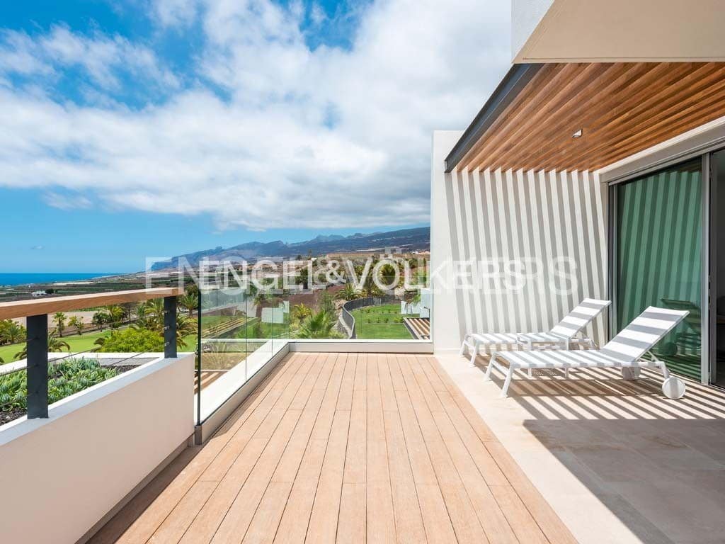 3 bedroom Apartment for sale in Alcala with pool - € 1,686,000 (Ref: 9339199)