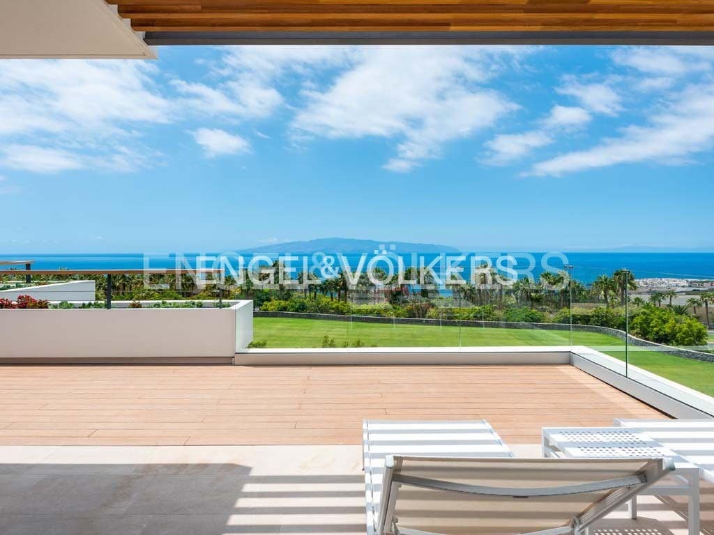 3 bedroom Apartment for sale in Alcala with pool - € 1,686,000 (Ref: 9339199)