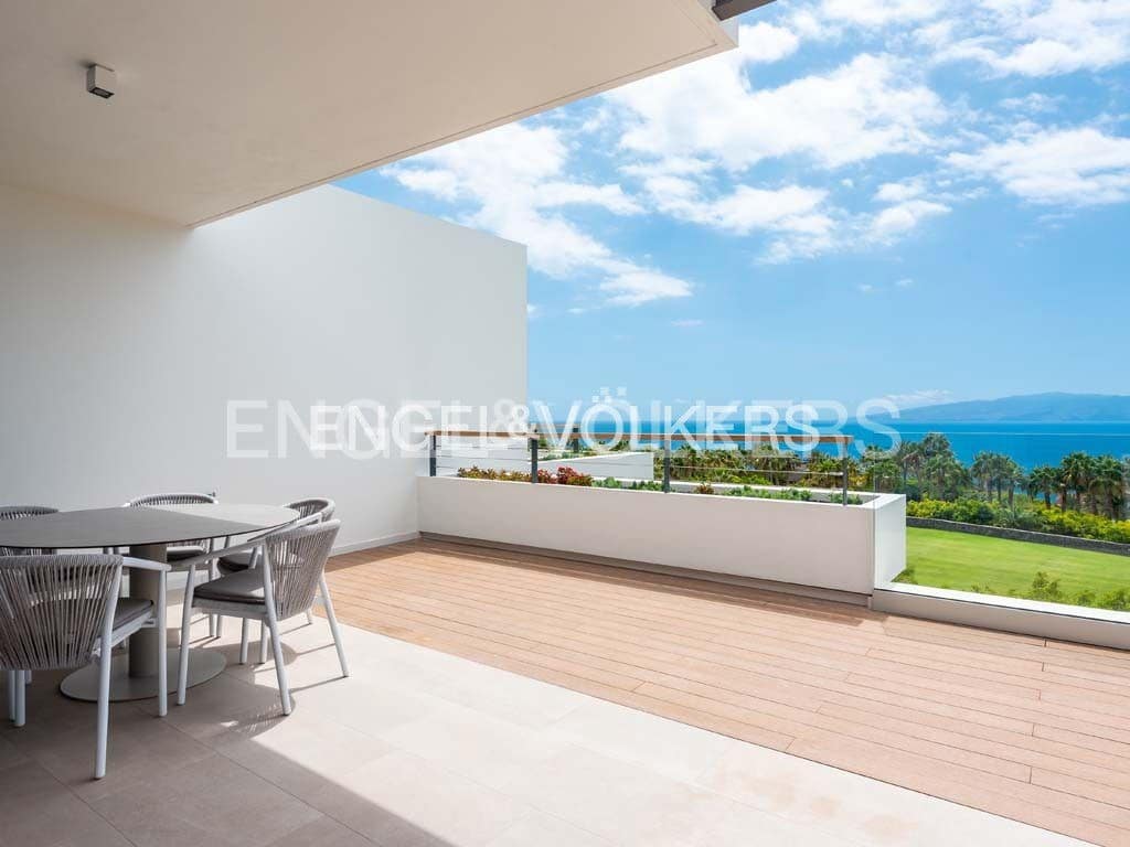 3 bedroom Apartment for sale in Alcala with pool - € 1,686,000 (Ref: 9339199)