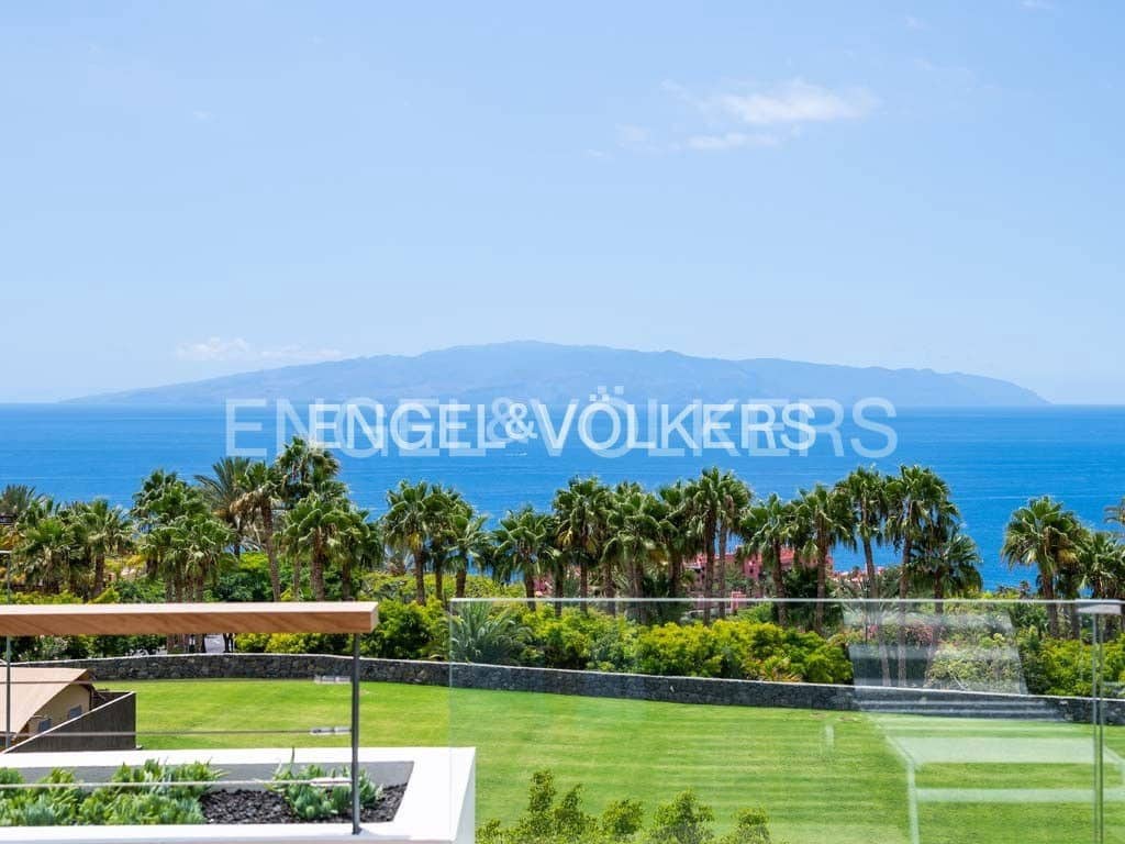 3 bedroom Apartment for sale in Alcala with pool - € 1,686,000 (Ref: 9339199)