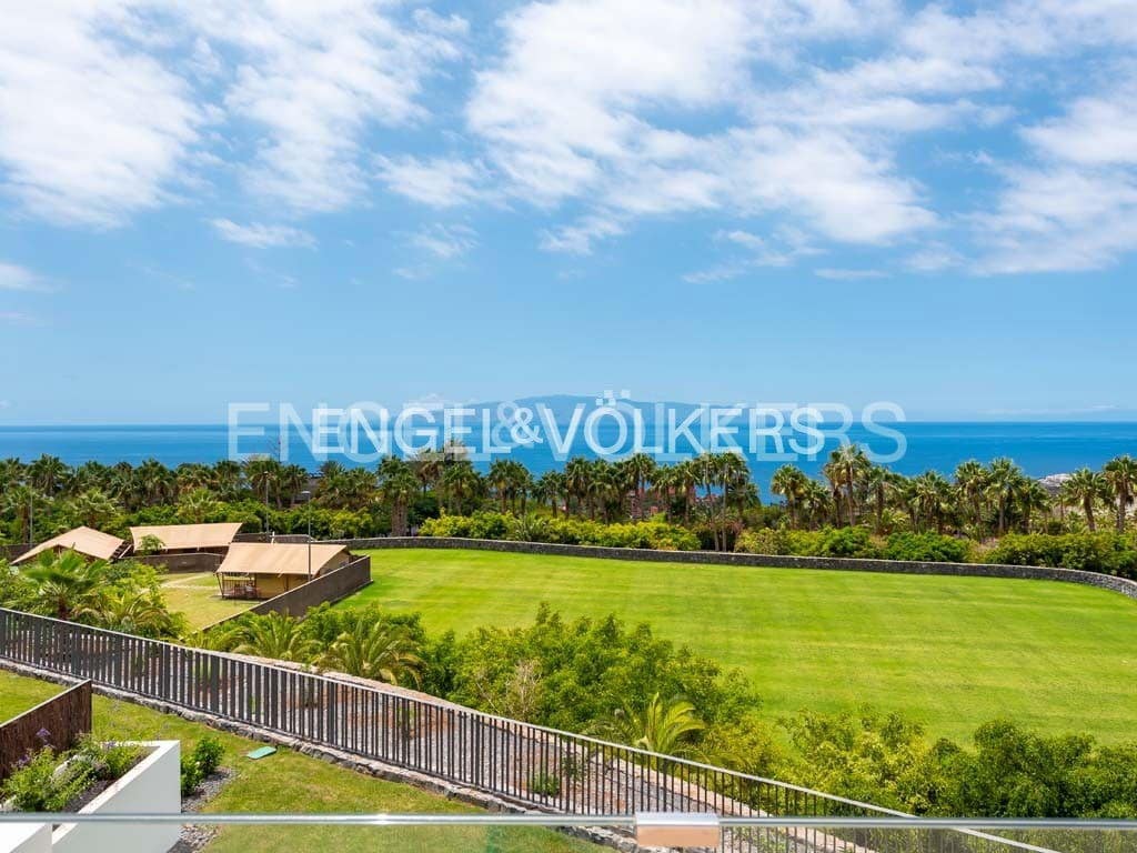 3 bedroom Apartment for sale in Alcala with pool - € 1,686,000 (Ref: 9339199)