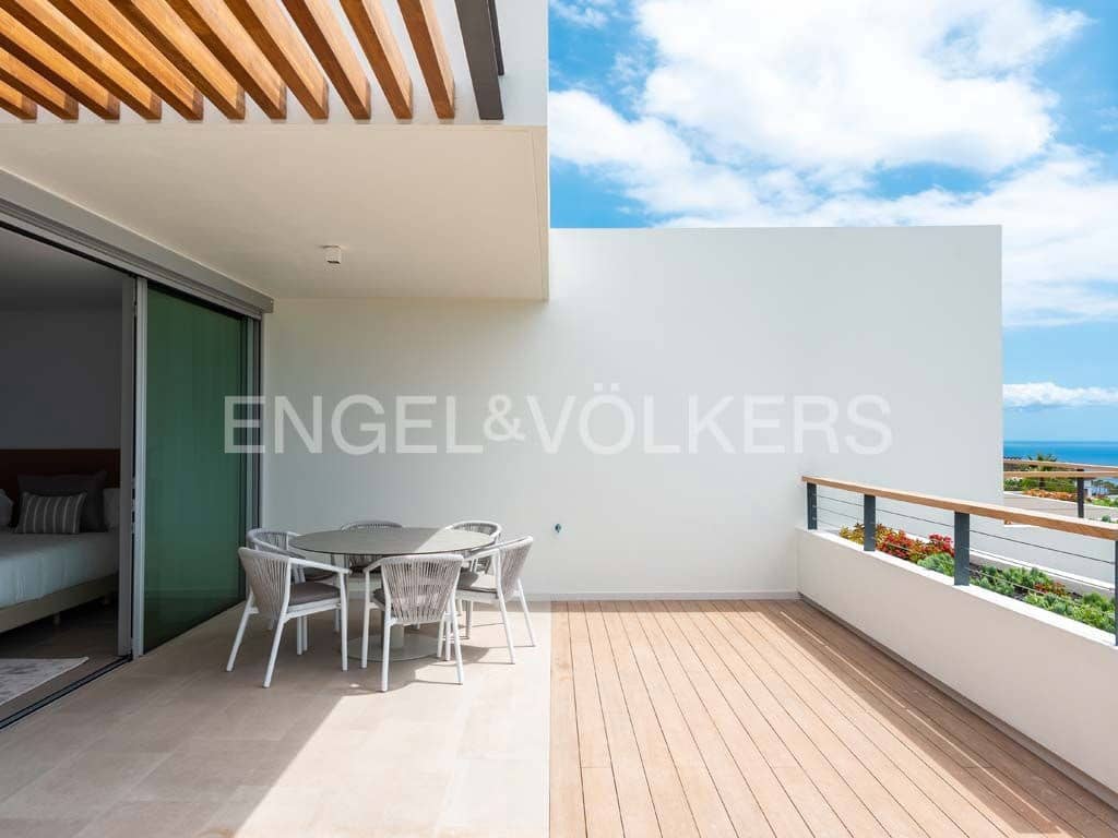 3 bedroom Apartment for sale in Alcala with pool - € 1,686,000 (Ref: 9339199)