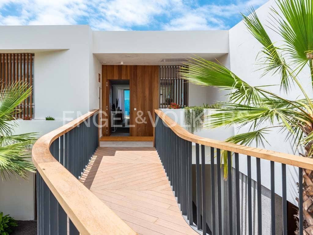 3 bedroom Apartment for sale in Alcala with pool - € 1,686,000 (Ref: 9339199)