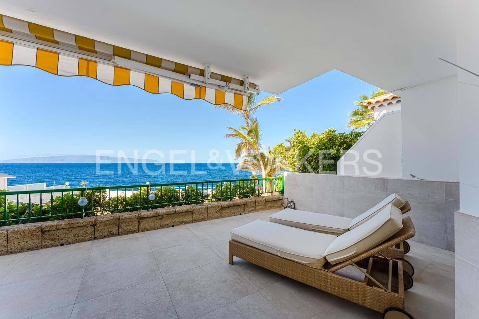 2 sovrum Lägenhet till salu i Guia de Isora med pool - 630 000 € (Ref: 9360481)