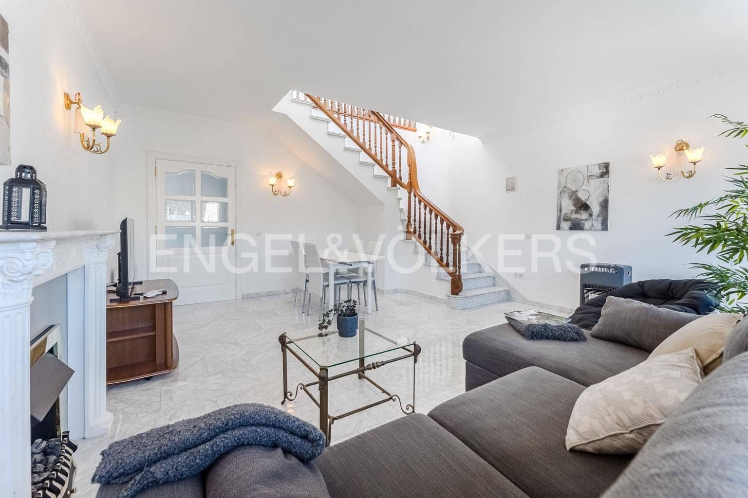 6 bedroom Villa for sale in Santiago del Teide with garage - € 690,000 (Ref: 9362826)