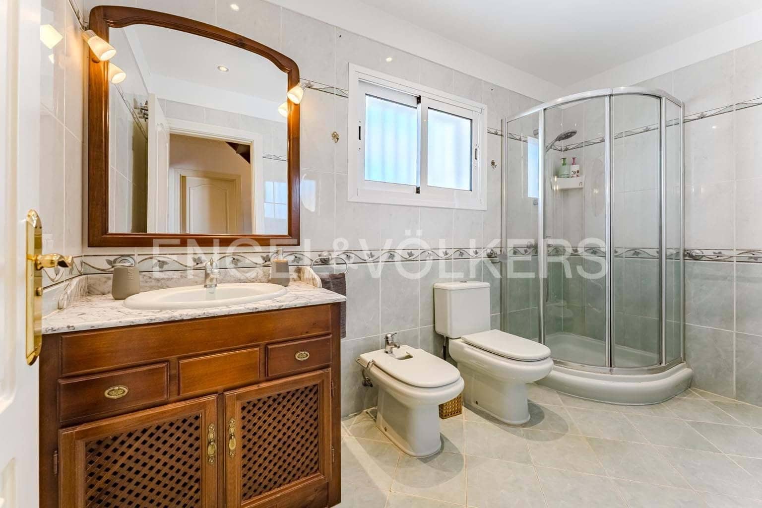 6 bedroom Villa for sale in Santiago del Teide with garage - € 690,000 (Ref: 9362826)