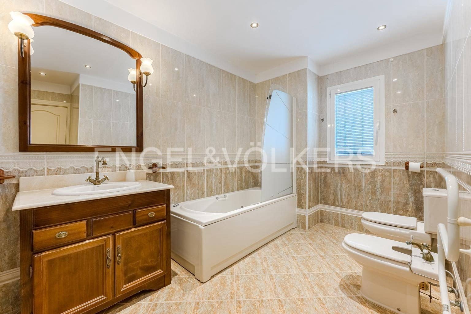 6 bedroom Villa for sale in Santiago del Teide with garage - € 690,000 (Ref: 9362826)