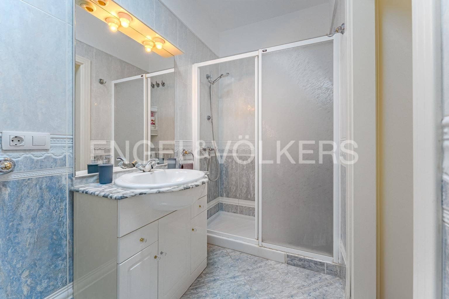 6 bedroom Villa for sale in Santiago del Teide with garage - € 690,000 (Ref: 9362826)