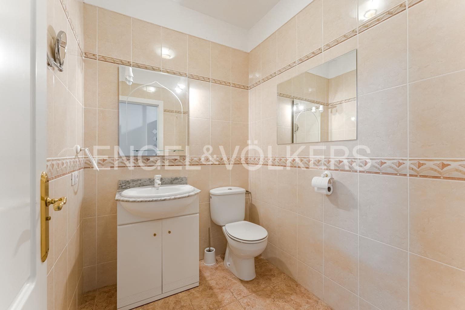 6 bedroom Villa for sale in Santiago del Teide with garage - € 690,000 (Ref: 9362826)