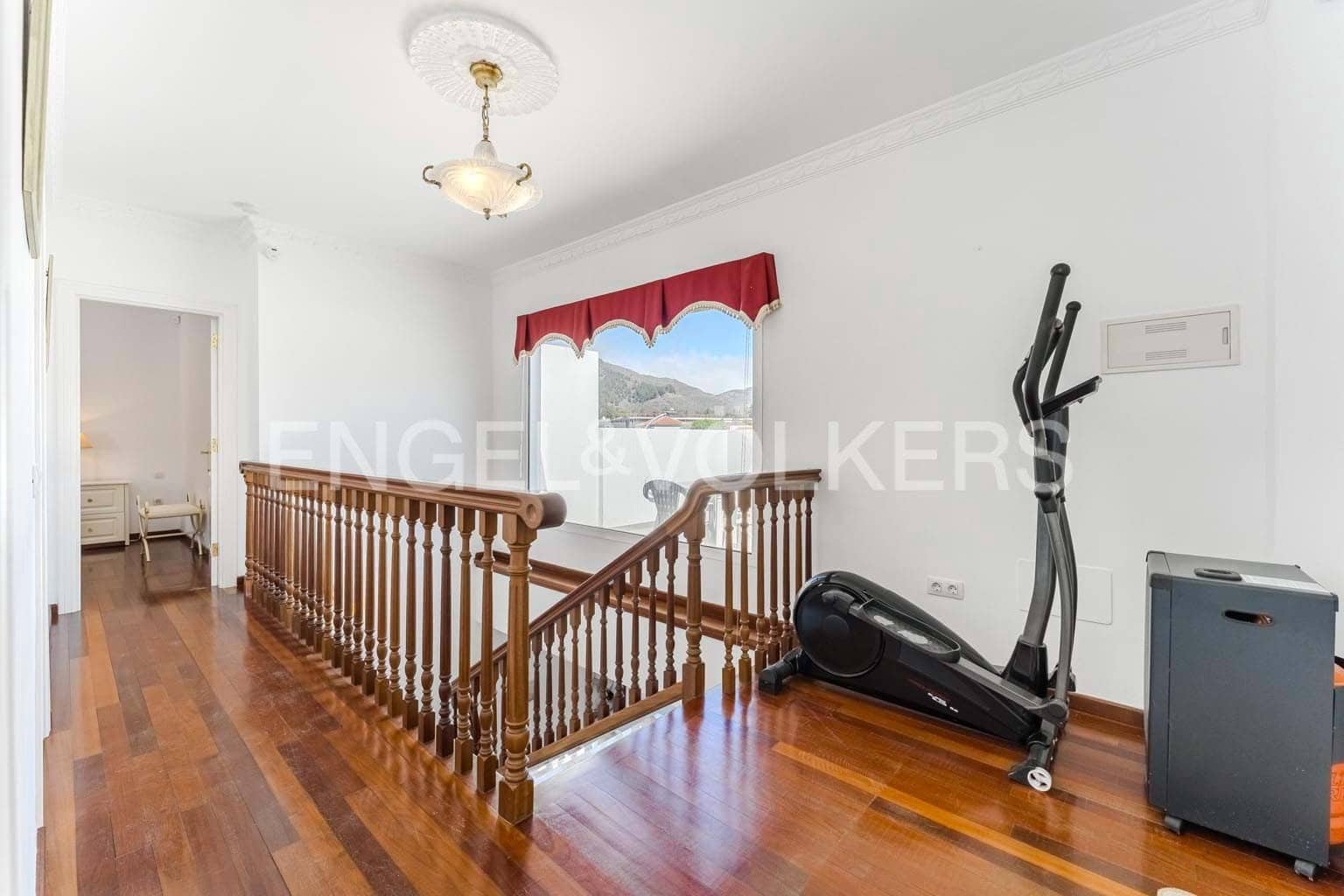 6 bedroom Villa for sale in Santiago del Teide with garage - € 690,000 (Ref: 9362826)