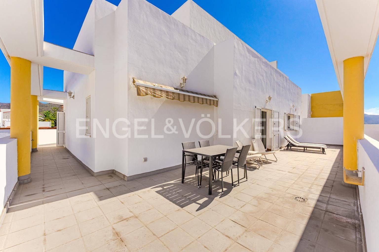 6 bedroom Villa for sale in Santiago del Teide with garage - € 690,000 (Ref: 9362826)