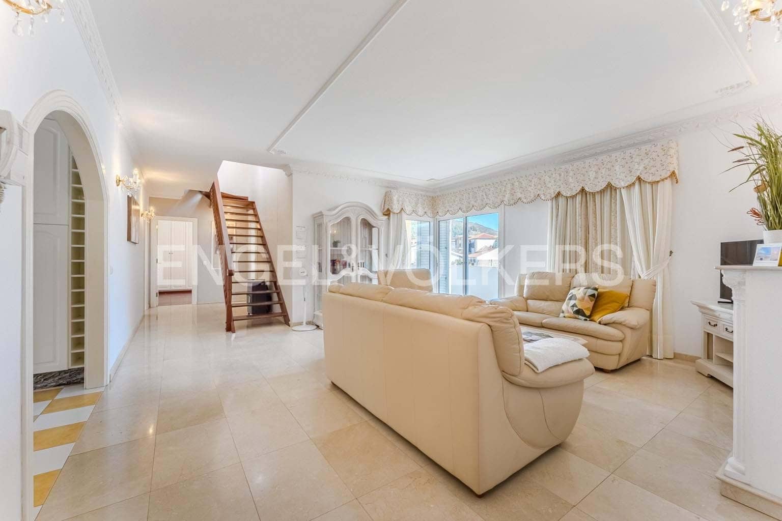 6 bedroom Villa for sale in Santiago del Teide with garage - € 690,000 (Ref: 9362826)