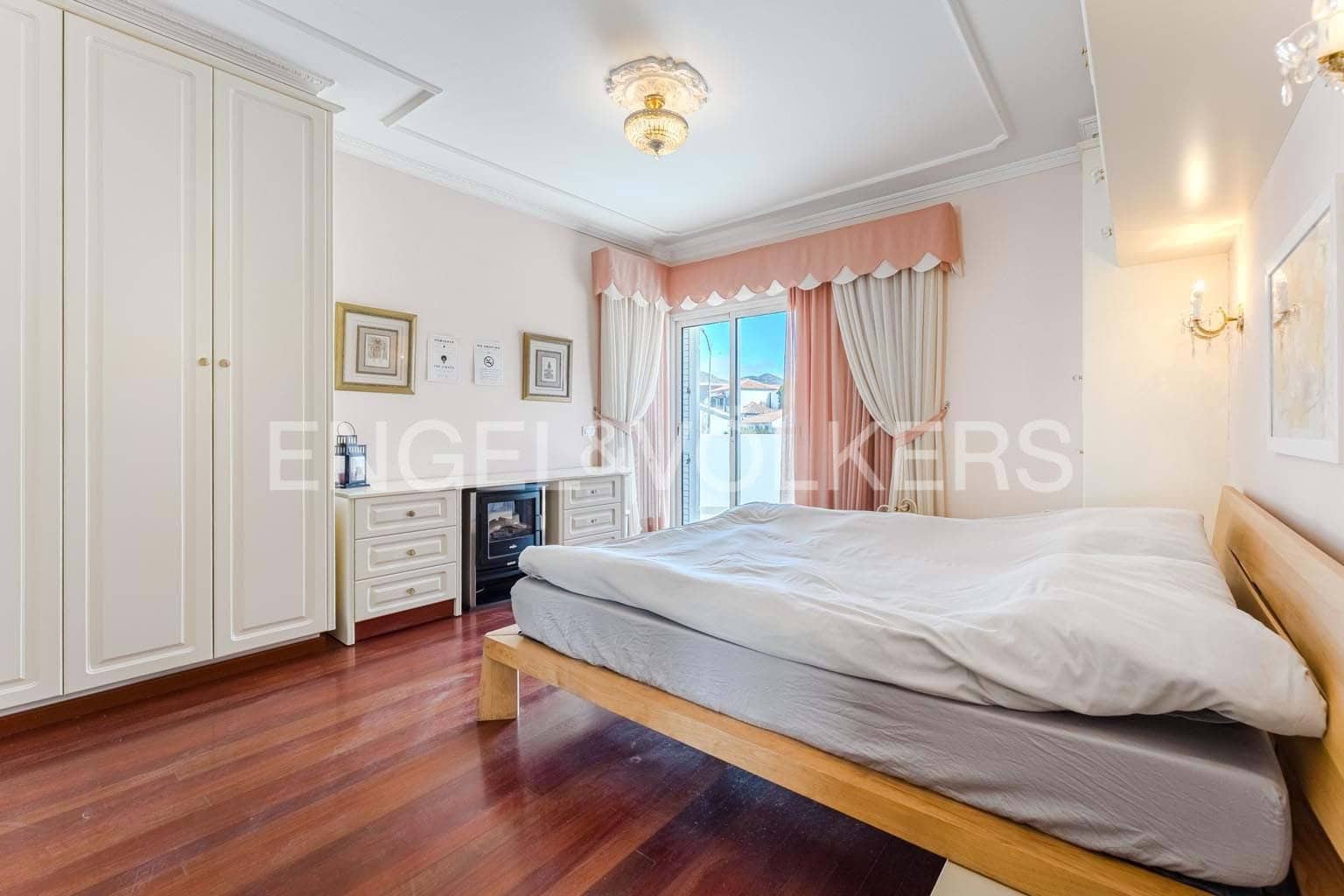 6 bedroom Villa for sale in Santiago del Teide with garage - € 690,000 (Ref: 9362826)