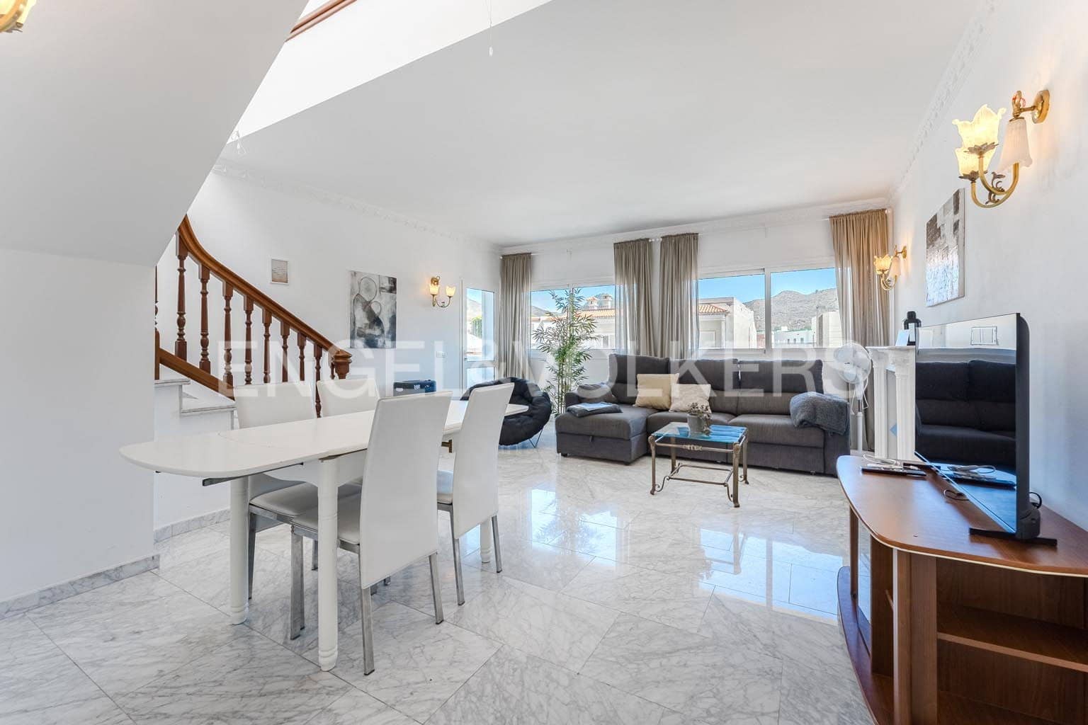 6 bedroom Villa for sale in Santiago del Teide with garage - € 690,000 (Ref: 9362826)