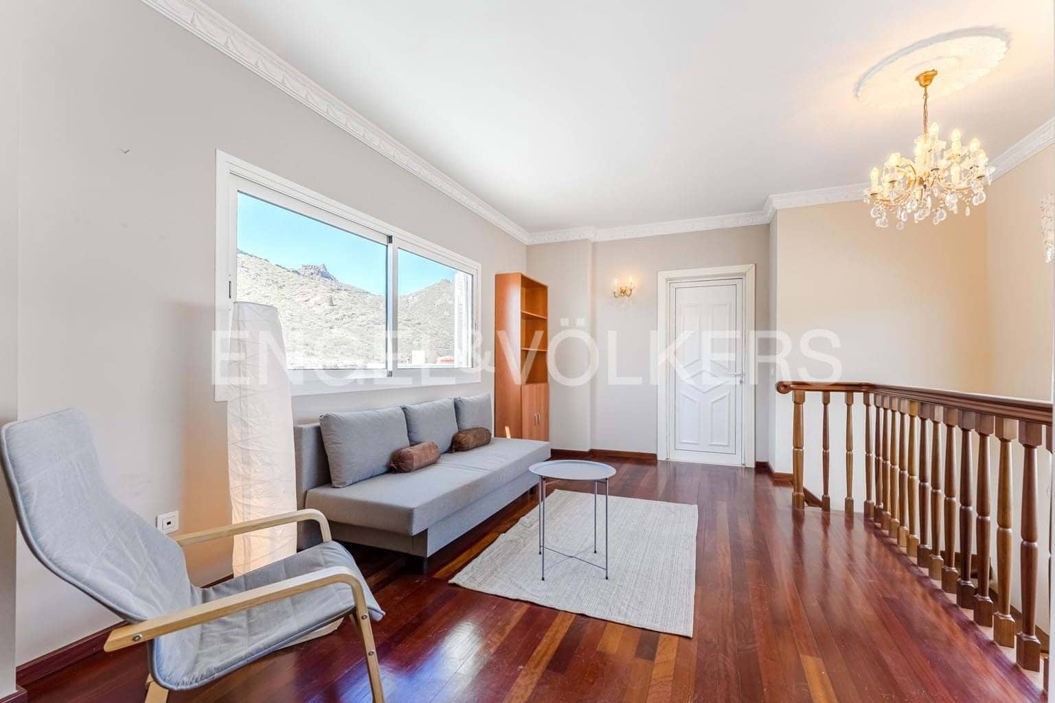 6 bedroom Villa for sale in Santiago del Teide with garage - € 690,000 (Ref: 9362826)