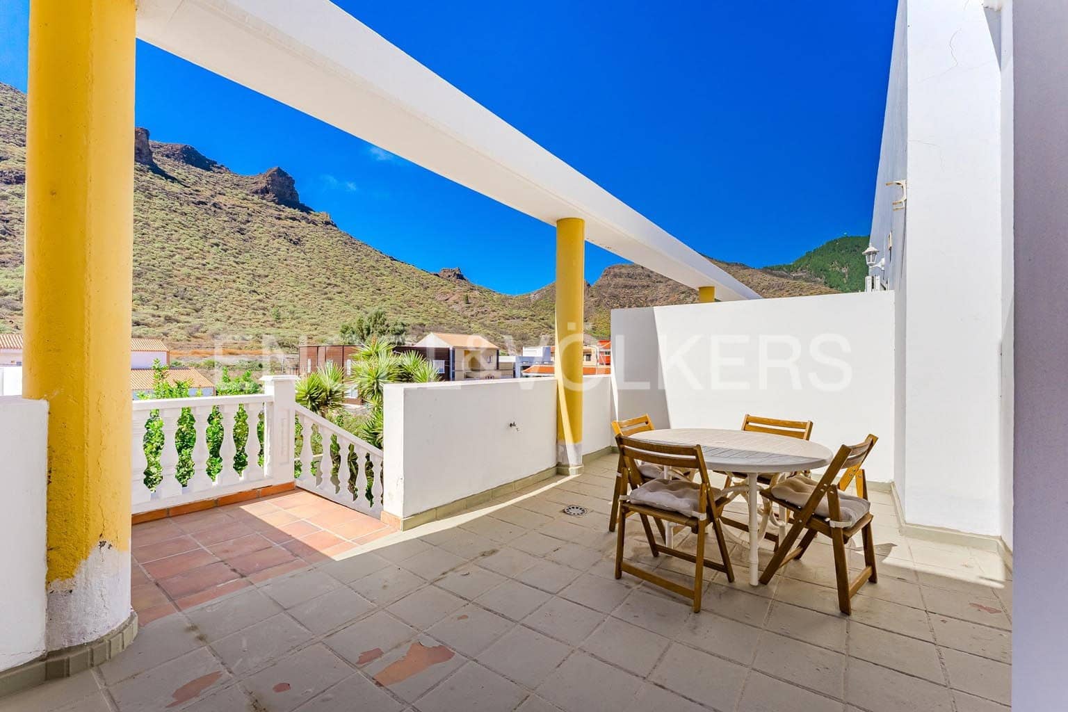 6 bedroom Villa for sale in Santiago del Teide with garage - € 690,000 (Ref: 9362826)