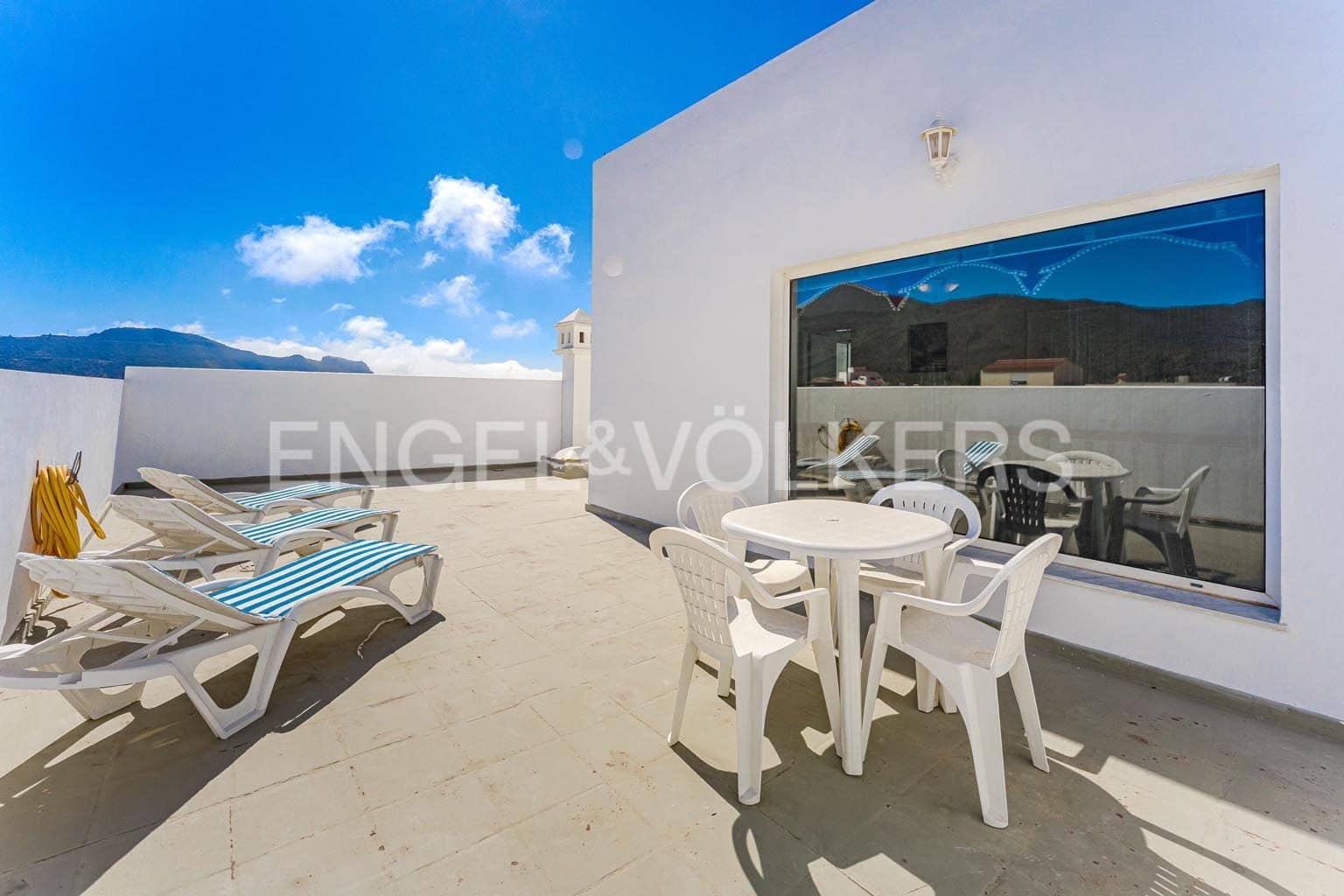 6 bedroom Villa for sale in Santiago del Teide with garage - € 690,000 (Ref: 9362826)