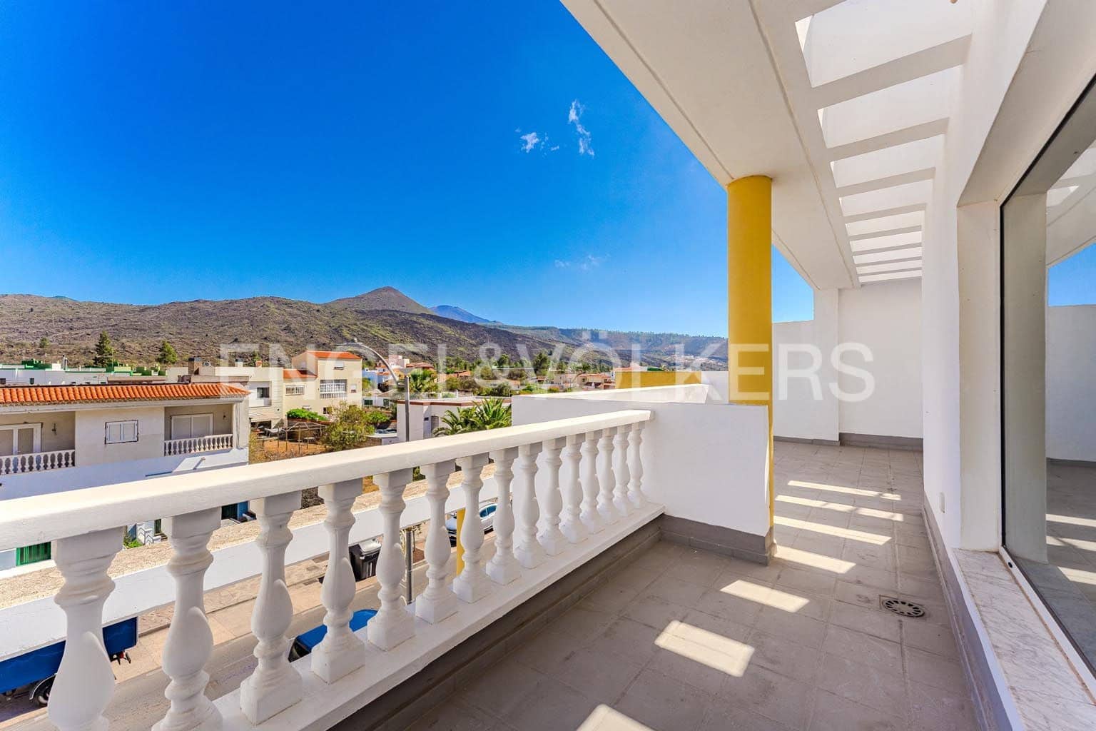 6 bedroom Villa for sale in Santiago del Teide with garage - € 690,000 (Ref: 9362826)