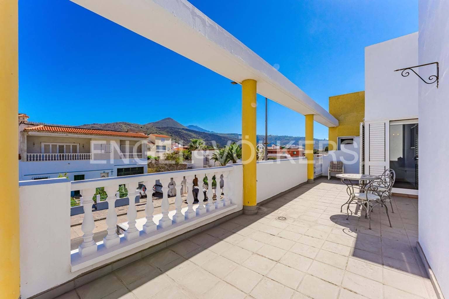 6 bedroom Villa for sale in Santiago del Teide with garage - € 690,000 (Ref: 9362826)