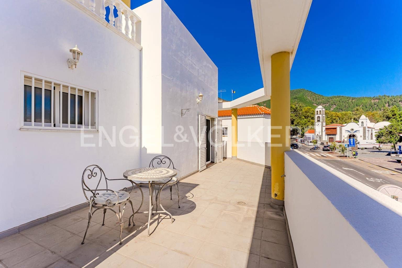 6 bedroom Villa for sale in Santiago del Teide with garage - € 690,000 (Ref: 9362826)