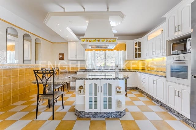 6 soveværelse Villa til salg i Santiago del Teide med garage - € 690.000 (Ref: 9362826)