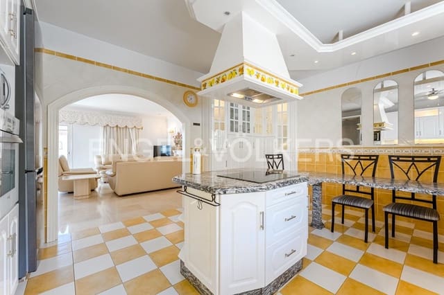 6 soveværelse Villa til salg i Santiago del Teide med garage - € 690.000 (Ref: 9362826)