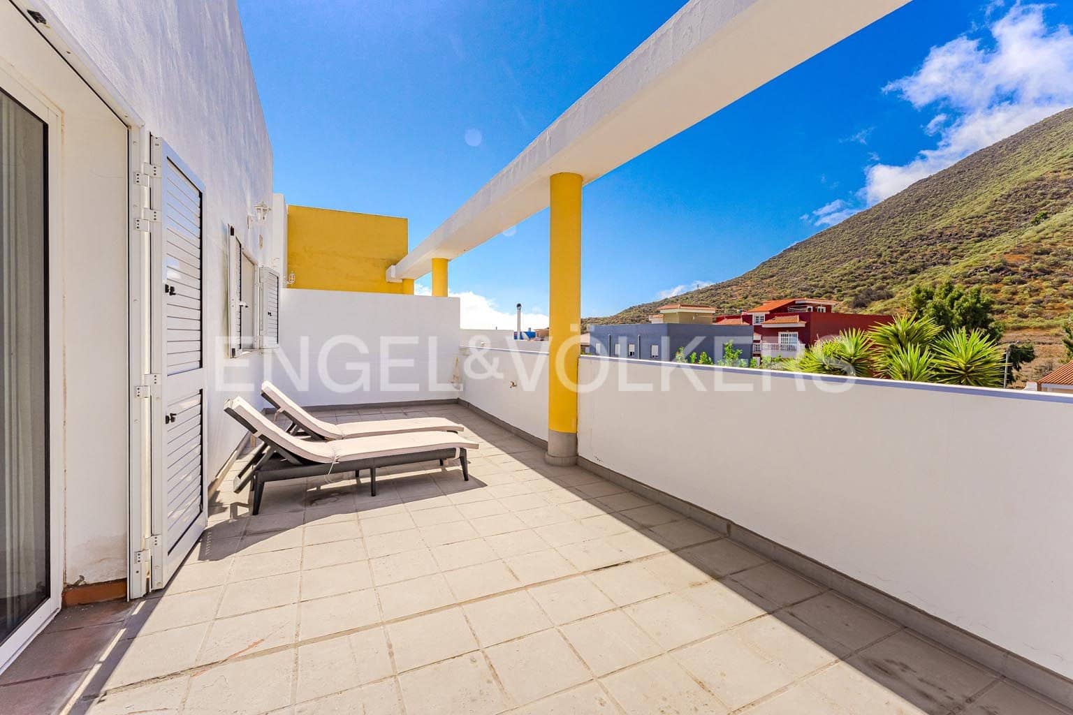 6 bedroom Villa for sale in Santiago del Teide with garage - € 690,000 (Ref: 9362826)