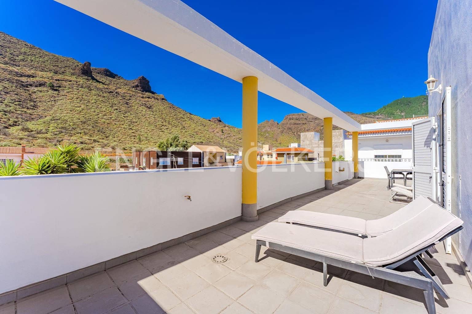 6 bedroom Villa for sale in Santiago del Teide with garage - € 690,000 (Ref: 9362826)