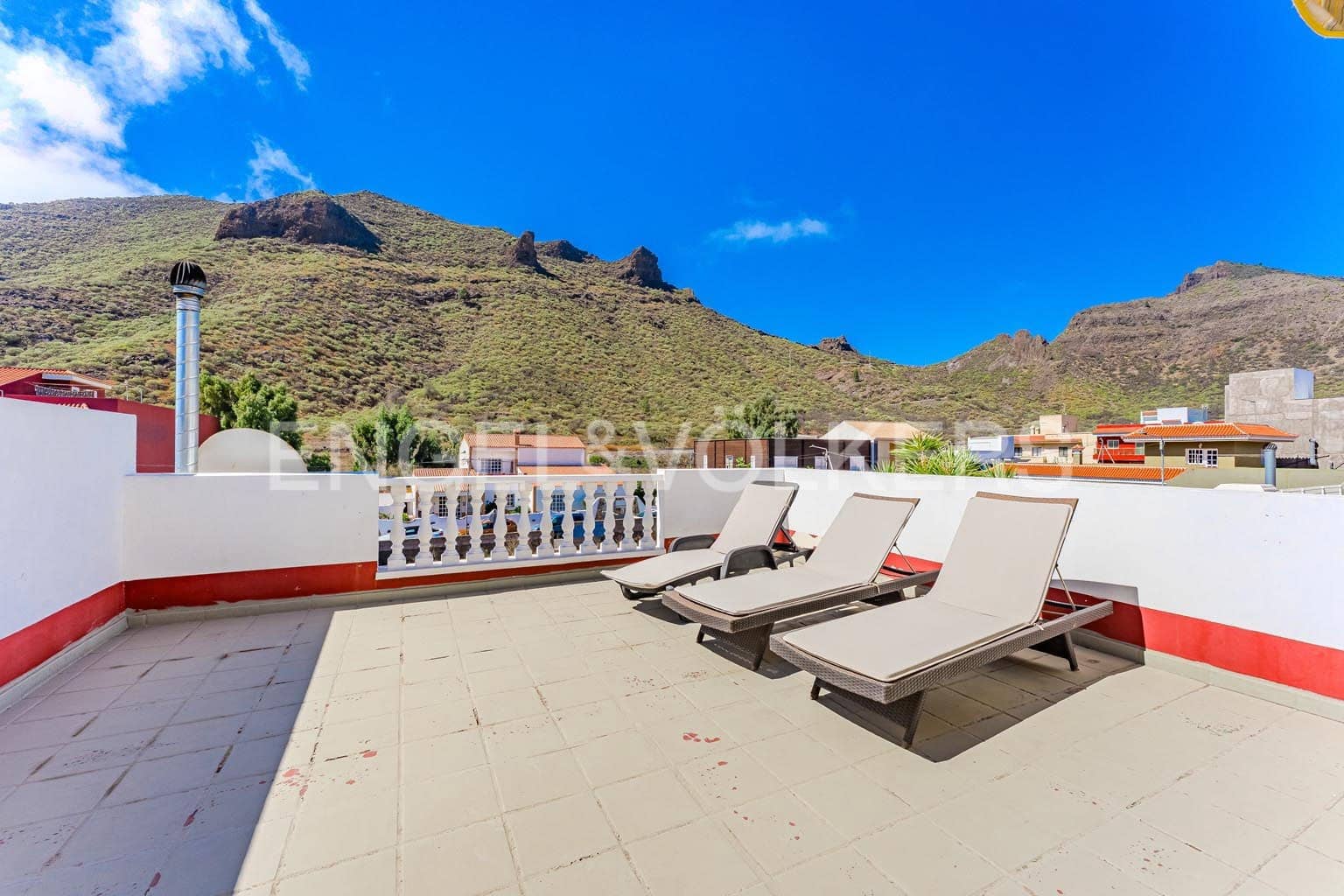 6 bedroom Villa for sale in Santiago del Teide with garage - € 690,000 (Ref: 9362826)